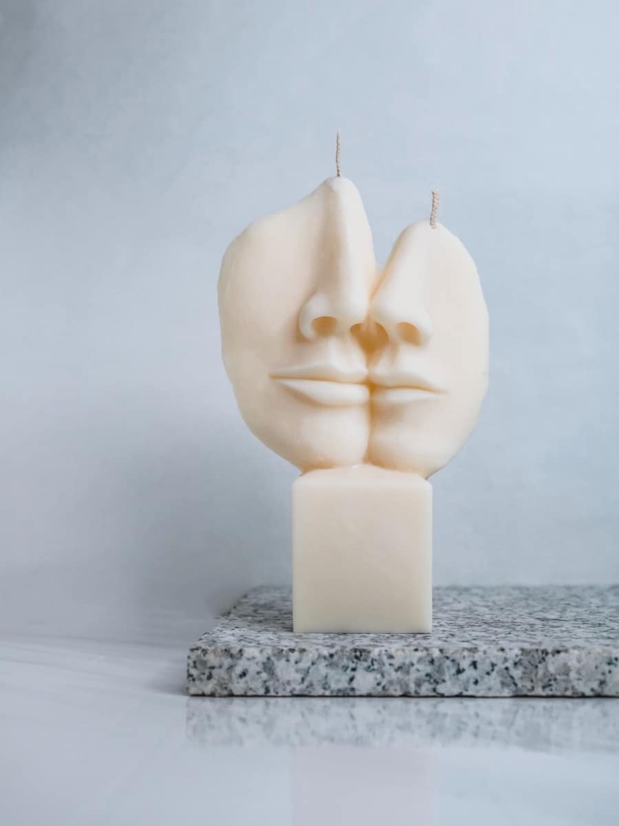 Kiss Sculpture - imagine 2